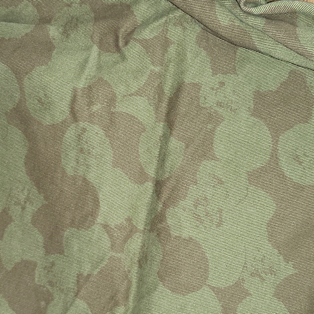 Levi's Cargo shorts Size 33 NWOT - Picture 2 of 3
